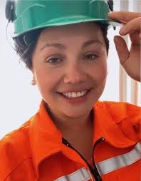 Boart Longyear Women Meet Kelly Sepulveda, Maintenance Mechanic in  Santiago, Chile since May, 2022. Being a mechanic fulfills her, admitting  she is one of few who identifies with the saying: "love what