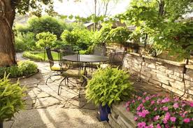 Je vends table et 4 chaises blanches table dimension : 1001 Idees Pour Un Amenagement De Petit Jardin Parfait