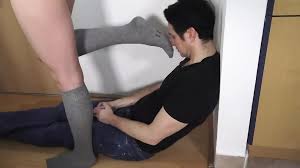 Giantess özel çorap koklama dersi veriyor | xHamster