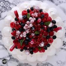 C Est Ma Fournee La Pavlova Aux Fruits Rouges Pavlova Pavlova Michalak Recette Pavlova