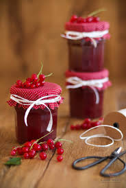Das johannisbeergelee trägt man dick auf die warmen pflaumen auf und anschließend bestreut man den kuchen mit puderzucker. Johannisbeer Gelee Sommer Im Glas Cookie Und Co