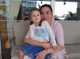 Biografie, varsta, inaltime, sot, copil, divort, gravida, a slabit, studii oana roman este fiica fostului premier al româniei, petre roman. Oana Roman A Strans Zestre Pentru Fiica Ei MoÈ™tenire De Familie Libertatea