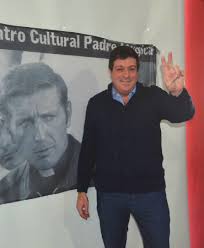 El padre mugica, los montoneros y los misterios de su brutal crimen. Padre Mugica El Primer Cura Villero Ministerio De Cultura