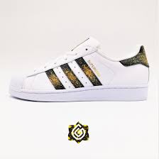 Les Adidas Superstar 24k Retour Sur La Paire Qui A Lance Double G Customs En Janvier 2016 J Ai Revisite L Adid Double G Adidas Superstar Modele De Chaussure