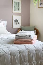 Create cozy layers on the bed. How To Create The Perfect Guest Bedroom Swoon Worthy