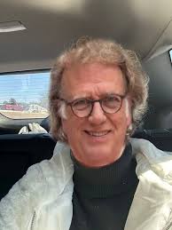🔥🎼*During a short vacation in Italy with his family and friends, André  Rieu happened to visit a small town in Tuscany called Cortona, and fell in  love with the place immediately.*❤️💝💜💚💙 🔥🎼*André