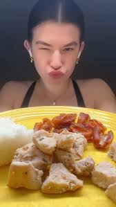 Chicken and rice, duh 🙄 , Pre-workout nutrition- high carb moderate  protein and fat , Post-workout nutrition- high carb, high protein, low fat  , #gym #fitness #bodybuilding