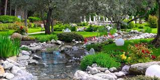 Hasil gambar untuk taman indah rumah