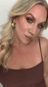 Quick contour moment for a Night out ✨🥰💄 Beat… but make it #snatural  @scottbarnescosmetics Snatural no. 1 palette 🪄 contour @fentybeauty in  shade mocha 🌟 concealer @tartecosmetics shape tape creamy 27N #contour #