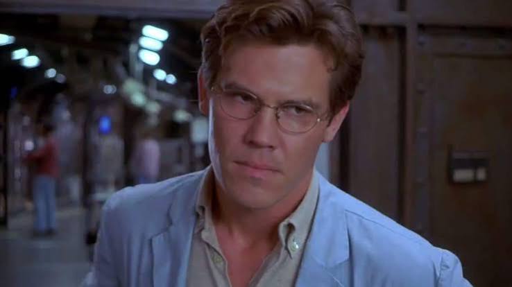 Jump Scares in Hollow Man (2000) - Where's The Jump?