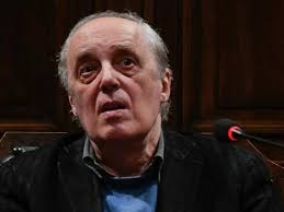 Titolo, ambientazione e prime anticipazioni della serie pochi mesi dall'annuncio di dario argento, arrivano finalmente le prime anticipazioni riguardo il nuovo progetto che coincide con il suo ritorno alla regia. Dario Argento Sono Perseguitato Da Stalker Rimasti Turbati Dai Miei Film Corriere It