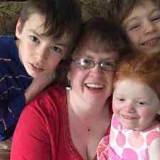 Bonnie Pinkham's Instagram, Twitter & Facebook