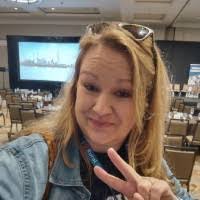 Melissa Raymer's Instagram, Twitter & Facebook