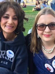 Sanders-tilhengere vil heller sitte hjemme eller stemme på Trump