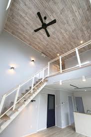 木目調の天井クロスがおしゃれな吹抜け 天井 リビング インテリア 北欧インテリア リビングダイニング