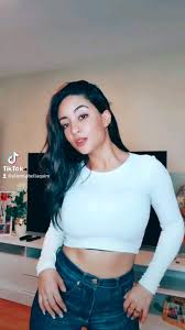 Alondra volvió con los tiktoks 😍🥰🤗, @alondra.qo , #peruanitabonita #chiclayo #sexy #dance