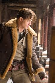 Brendan james fraser was born in indianapolis, indiana, to canadian parents carol mary (genereux), a sales counselor, and peter fraser, a journalist and travel. Zvezda Mumii Brendan Frejzer Silno Raspolnel Vokrug Tv