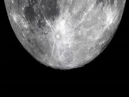 وترتبط ظاهرة القمر العملاق بالمد والجزر الأرضي ما أدى إلى نشوء اعتقاد إلى أن القمر العملاق ظاهرة قد تكون. Ø§Ù„Ø³ÙˆØ¨Ø± Ù…ÙˆÙ† Ø±Ø¦ÙŠØ³ Ø§Ù„Ø¨Ø­ÙˆØ« Ø§Ù„ÙÙ„ÙƒÙŠØ© ÙŠØ¹Ù„Ù‚ Ø¹Ù„Ù‰ Ø¸Ø§Ù‡Ø±Ø© Ø§Ù„Ù‚Ù…Ø± Ø§Ù„Ø¹Ù… Ù…ØµØ±Ø§ÙˆÙ‰