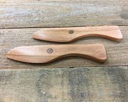 Epandeurs En Bois Artisanaux Epandeurs De Fromage Epandeurs Etsy Cheese Spreaders Coaster Furniture Butter Spreader