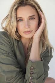 Lindsay Farley's Instagram, Twitter & Facebook