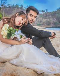 Salah satu teknik fotografi yang bisa membuat foto prewedding lebih dramatis ialah dengan menggunakan. Prewedding Dengan Motor Cb Foto Prewedding Solo Manahan Solo Bersama Sendy Dan Novi