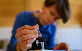 Να κάνουν το… περιβόητο self test σωστά, ώστε να πάρουν το καλύτερο αποτέλεσμα, θα επιχειρήσουν σήμερα οι μαθητές λυκείου και οι εκπαιδευτικοί. Self Tests Anoigei H Platforma Gia Thn Xorhghsh Se Ma8htes Lykeioy Kai Ekpaideytikoys