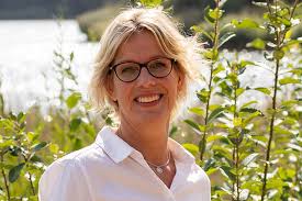 Andrea Hilmer's Instagram, Twitter & Facebook