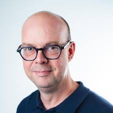 Fabienne (59) geeft al 45 jaar zwemles: “Meer dan 2000 kinderen leren  zwemmen”