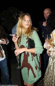 Good photos will be added to photogallery. Talk Of The Town For Lottie Moss It S Such A Drag To Be Kate S Younger Sister Aktuelle Boulevard Nachrichten Und Fotogalerien Zu Stars Sternchen