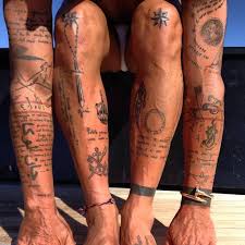 Für manche ist die bedeutung sehr wichtig, für andere hat das modische gründe, für wieder andere hat die stelle des tattoos hohen wert. Gianluca Vacchi S Tattoos