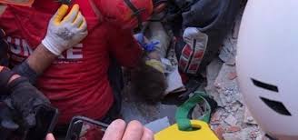 İzmir'de hissedilen depremin ardından i̇zmir deprem şiddeti kaç ve i̇zmir deprem mi oldu gibi i̇zmir son depremler listesi kandilli ve afad sitelerinde araştırılıyor. Ayda Bebegin Annesi Yasiyor Mu Enkazdan Sag Cikarilan Ayda Nin Annesi Oldu Mu