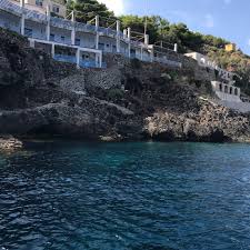 I progetti legati ai finanziamenti qui riguardano il monitoraggio e controllo dei consumi idrici, la riqualificazione energetica dei vecchi edifici e l'introduzione di colonnine di ricarica e minibus elettrici. Hotel Grotta Azzurra Prices Reviews Ustica Italy Tripadvisor