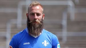 Wir bieten dir eine große auswahl an trikots und merchandise in unserem sv darmstadt 98 shop an. Bundesliga Profi Marco Sailer Der Darmstadter Mit Dem Hipster Bart Lebt Vegan Archiv