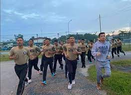 Jabatan penjara malaysia (jpm) pahang berusaha menyediakan lebih banyak latihan kemahiran kepada banduan sebagai persiapan charin berkata, di prp kem batu 10 latihan membuat sos dan kicap disediakan kepada orang di selia (ods), selain kebun sayur, memotong. Kem Batu 10 Kuantan Kuantan Pahang Malaysia Local Business Facebook