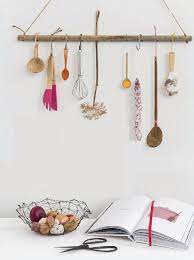 Barra Portaoggetti Rustica Idea Semplice Per Creare Una Barra Porta Oggetti Per La Cucina In Stile Rustico Fai Da Te Bancali Porta Scopa Decorazioni Adesive