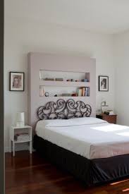Questa candida camera da letto unisce la testiera e la parete della cabina armadio, che diventa una piccola camera segreta dove. Recupero Creativo Da Cancello In Ferro Battuto A Testiera Cose Di Casa