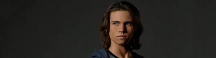 Tanner buchanan is an american famed star who is best known from the action and comedy film cobra kai, in which he played the starring role as robby keene. Tanner Buchanan Filme Serien Und Biografie