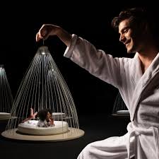QC Terme spas and resorts - Il relax è servito nella sala relax Monte Tabor  di QC Termemilano. Soffici nidi ti accolgono in una dimensione sensoriale  che evoca un passato curioso e