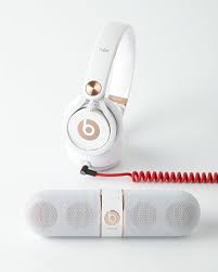 Rose Gold Tone On Ear Headphones Pill Speaker Rose Gold Beats Headphones In Ear Headphones