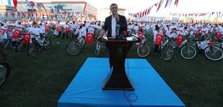 Amacımız gençlerimizin ve vatandaşlarımızın spor yapması ve bisiklet sürmesi için yeni alanlar açmak. Gaziantep Sahinbey Belediyesi Ogrencileri Odullendirmeye Devam Ediyor Haberi