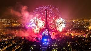 Ce matin du 14 juillet 2019, emmanuel macron a été copieusement hué par une partie de la foule durant son passage en revue des troupes. Video Replay Le Feu D Artifice Du 14 Juillet 2018 A La Tour Eiffel Paris
