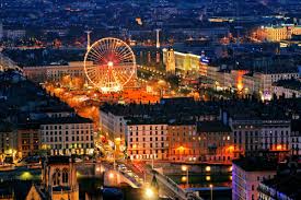 From middle english lyon (lion), as a nickname, or from a sign often used outside of roadside inns and adopted as a family name by those who lived there (compare bush). Altstadt Von Lyon Frankreich Franks Travelbox