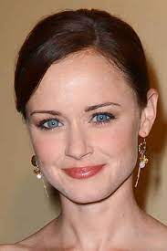 26 Celebrities Who Prove That Fiveheads Make You Beautiful Big Forehead High Forehead Makes You Beautiful