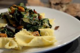 Selbstgemachte Pasta Mit Mangold Erdnuss Gemuse Veggiekochwelt Rezepte Leckeres Essen Nudel Rezepte