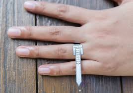 Free ukir nama dalam cincin, kotak cincin dan garansi resize cincin kawin. Harga Cincin Tunangan Terlengkap 2020 Passion Jewelry