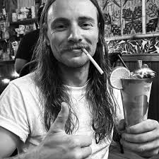 Im looking for a photographer with a Christmas set-up 🎄 ???