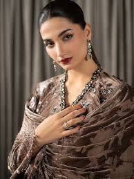 Designer : bisma Amir Number of pieces: 3 Condition: worn once Buying price  :175 k Selling price :125k Size :medium Measurements : length 51 Chest  :19.5 Arms:21 #foryou #viralreels #preloved #FashionOnABudget Fjr