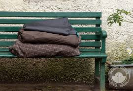 Geschorene pferde sollten nach getaner arbeit auch erst mal eine abschwitzdecke bekommen, damit die feuchtigkeit vom fell entweichen kann und das pferd keiner zugluft ausgesetzt ist. Mein Reiter Friert Welche Decken Braucht Mein Pferd Stall Frei De Themenwelt