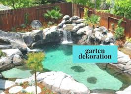 Swimmingpool Design Wasserfall Steine Naturlich Look Friede Holz Design Friede Naturlich Steine Swimmin Natural Swimming Pools Swimming Pools Pool Designs