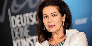 Hannelore elsner heute bestellen, versandkostenfrei. Hannelore Elsner Ist Tot So Trauern Promis Und Die Filmwelt Um Die Schauspielerin